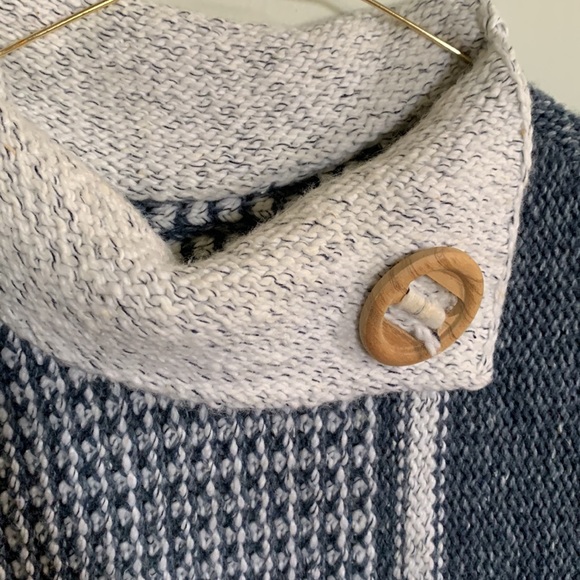 Poncho sweater - Picture 2 of 6